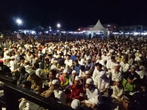 Puluhan Ribu Warga Padati Tabligh Akbar UAS di Lapangan Masjid Jami’ Al Hikmah